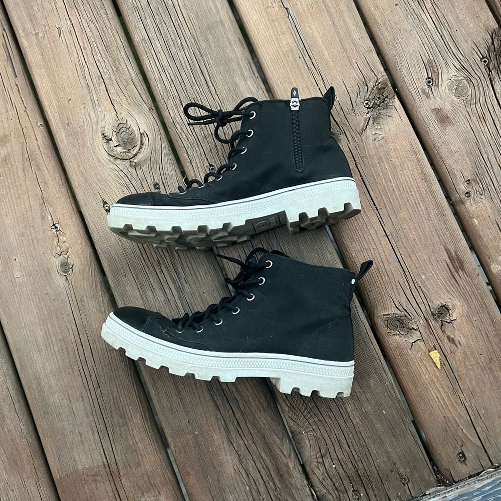 Skechers hi top sneakers